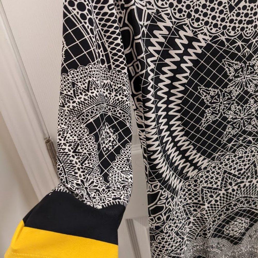 HAANI  PRINT DRESS - Picture 3 of 6